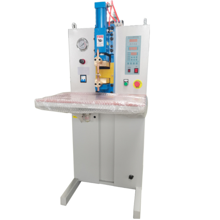 welding machine (10)
